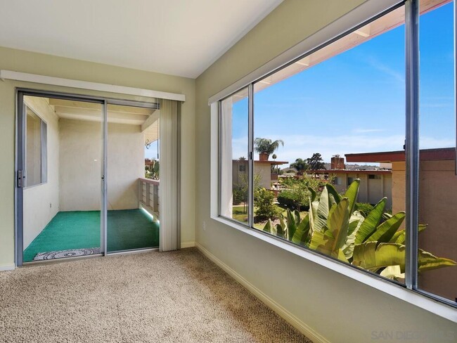 Building Photo - 6868 Hyde Park Dr