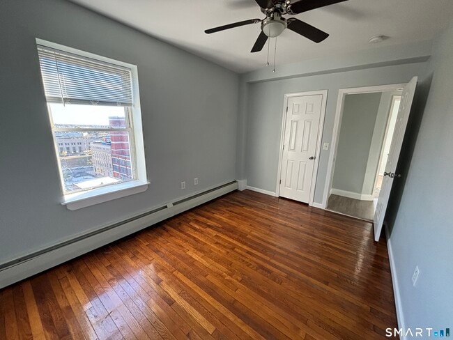 Building Photo - 213 Golden Hill St