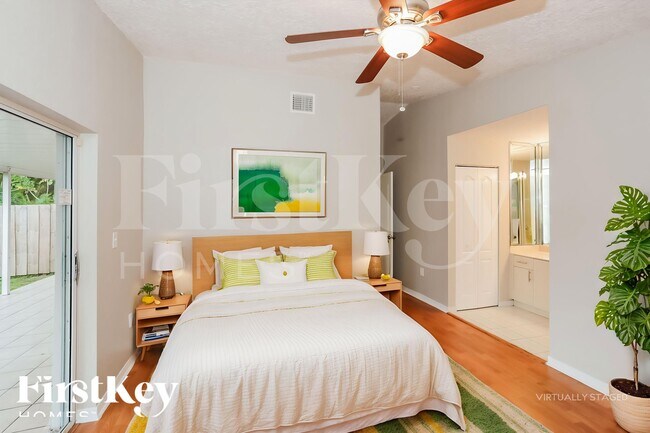 Building Photo - 15565 SW 138th Ave