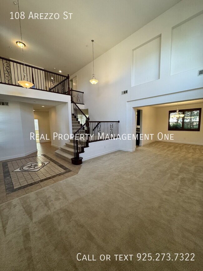 Building Photo - 108 Arezzo St