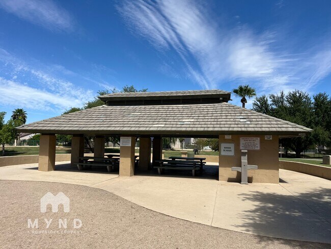 Building Photo - 17217 N Larkspur Ln