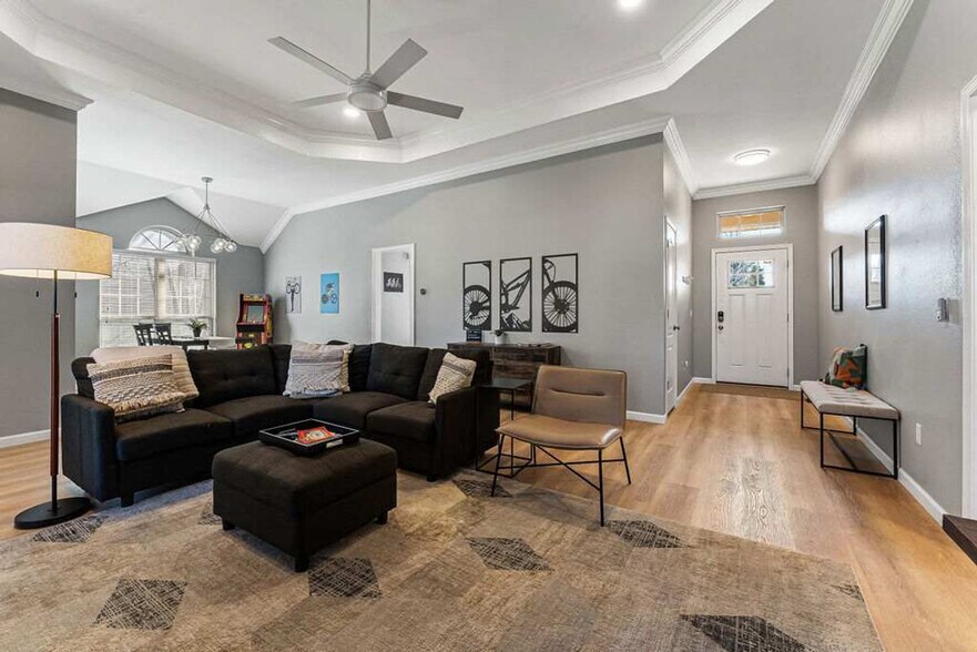 Building Photo - 410 Willington Ln