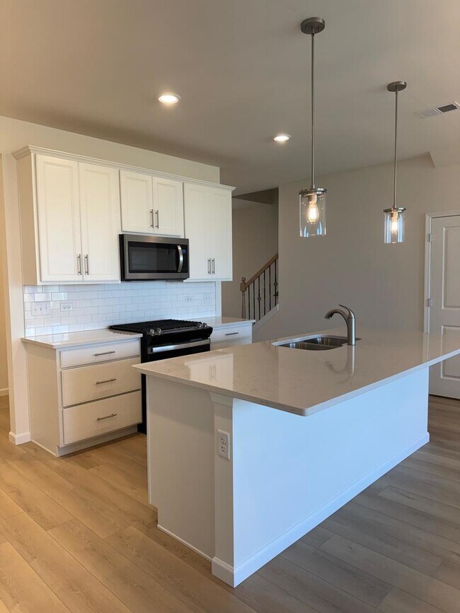 Building Photo - 660 Switchgrass Wy