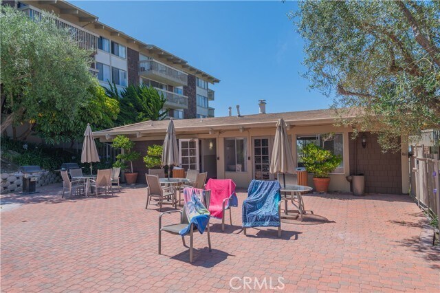 Building Photo - 6542 Ocean Crest Dr
