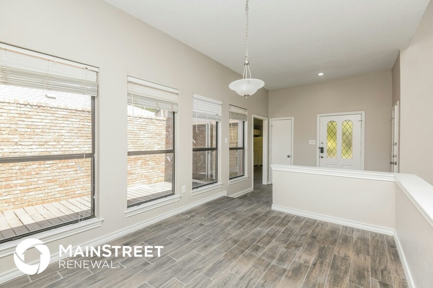 Building Photo - 2206 Mediterranean Ave