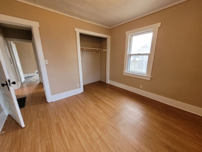 Building Photo - 2 Bedroom, 1 Bathroom Home with Deck