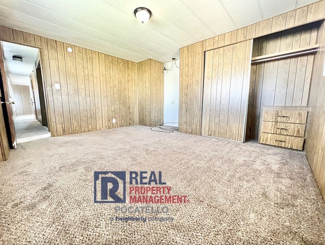 Building Photo - 2 Bedroom 1 Bath Mobile Home - Pets negotiable