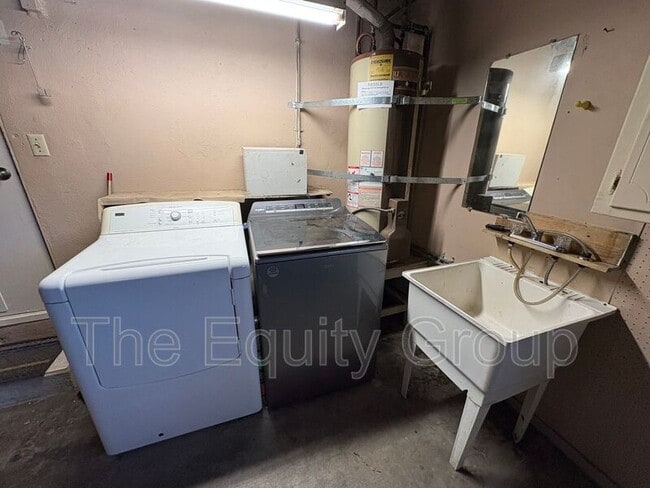 Building Photo - 1413 W Cambridge Ave