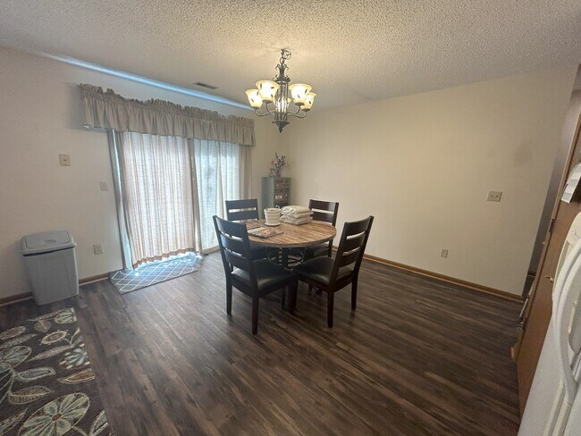 Building Photo - 1820 SW 6th St