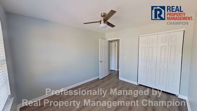 Building Photo - Cute 3 BD/2 BA Townhome Style Near UNCW