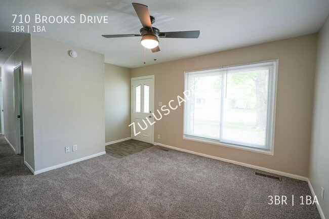 Building Photo - 710 Brooks Dr