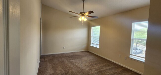 Building Photo - Willow Ridge Upstairs 2/2 Condo