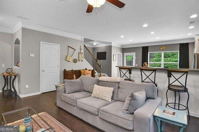 Building Photo - 307 Lakeside Ln