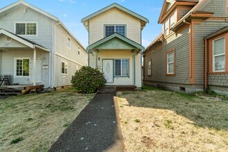 Building Photo - COMING SOON! Spacious 3 Bedroom / 2.5 Bathroom Single Family Home in Tacoma!