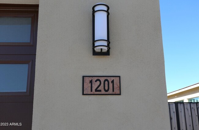 Building Photo - 1201 E Cherrywood Pl