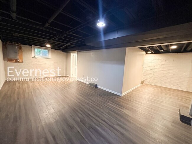 Building Photo - 5336 West Ave