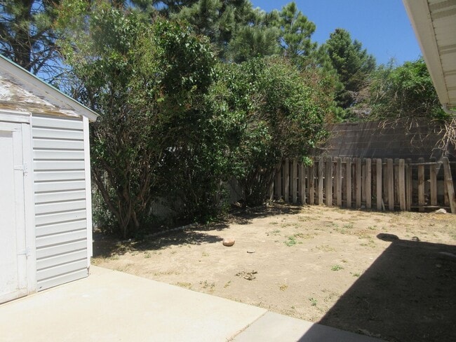 Building Photo - **Move-In Bonus!** 3 bed, 2 bath Twin Home