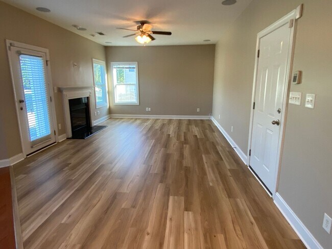 Building Photo - newly updated SFH with no carpet