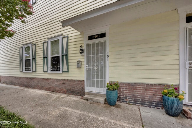 Primary Photo - 101 N 8th St
