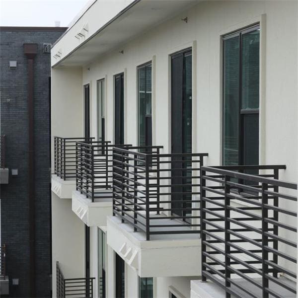 Building Photo - 1300 W 5th St