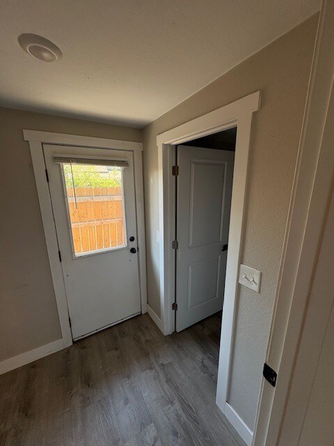 Building Photo - Beautiful Ground Level 2 Bedroom in Lakewo...