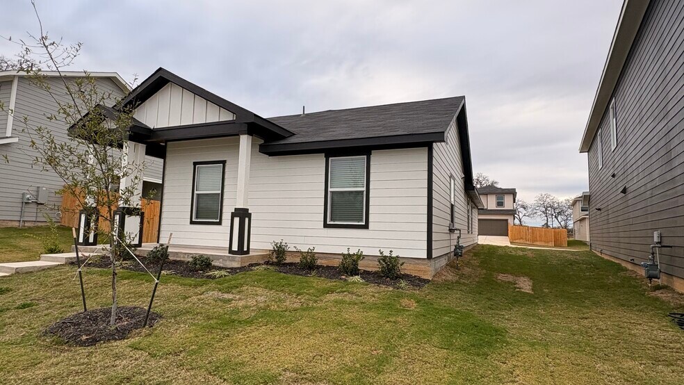 Building Photo - 316 Constanza Trl