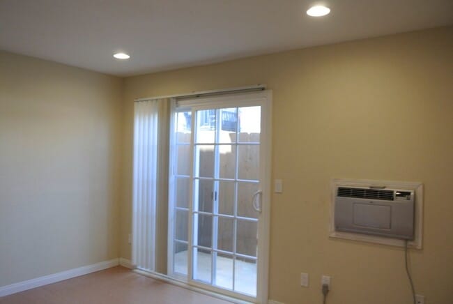 Building Photo - 2Bed/1Bath Condo Near Mesa College in San ...