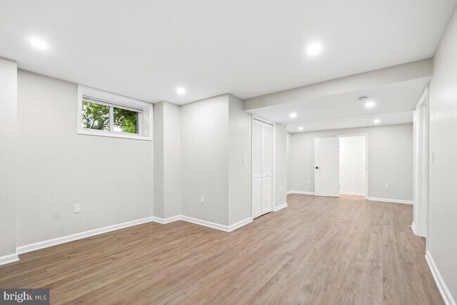 Building Photo - 1446 Roxanna Rd NW