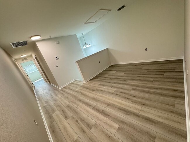 Building Photo - 9093 Gervais Cir