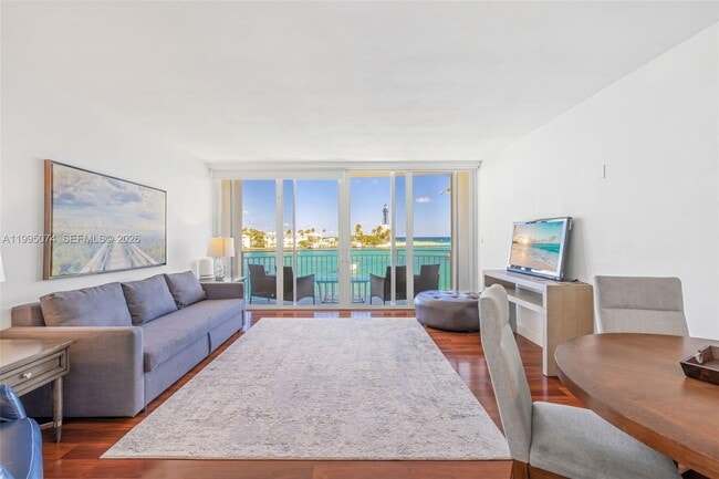 Building Photo - 2508 Bay Dr