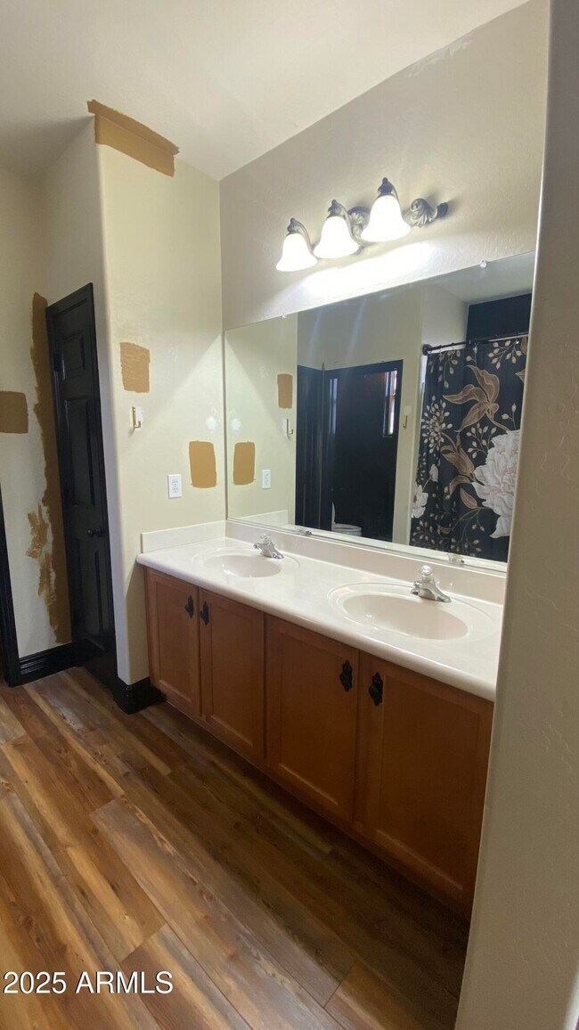 Building Photo - 39519 N White Tail Ln