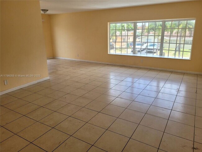 Building Photo - 5316 NW 18th Ct