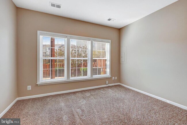 Building Photo - 43903 Thorncroft Terrace