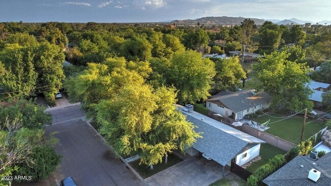 Building Photo - 1428 S Oakley Pl