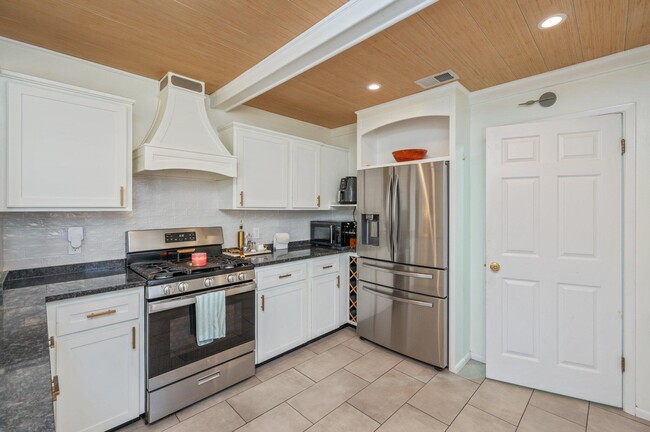 Building Photo - 4522 Parkwood Ln