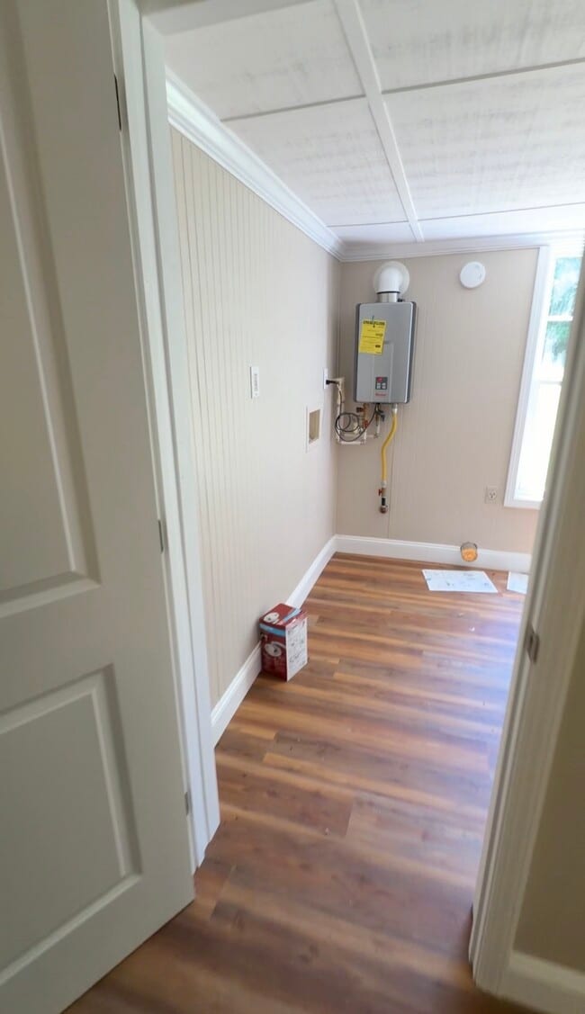 Building Photo - Adamsburg Home