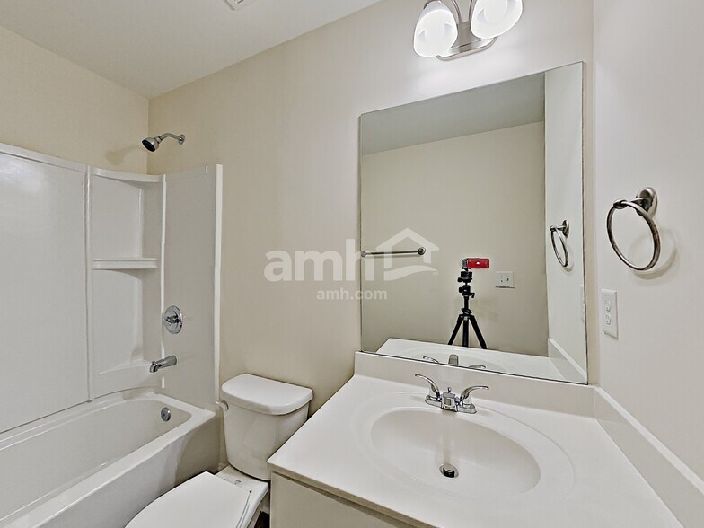 Building Photo - 2505 Beal St