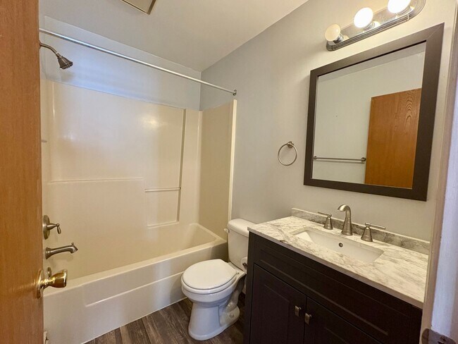 Building Photo - 2 Bedroom 1 Bathroom in Mount Joy!