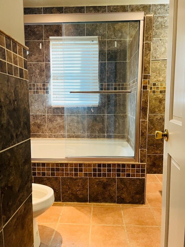 Building Photo - 4219 E 68th Terrace