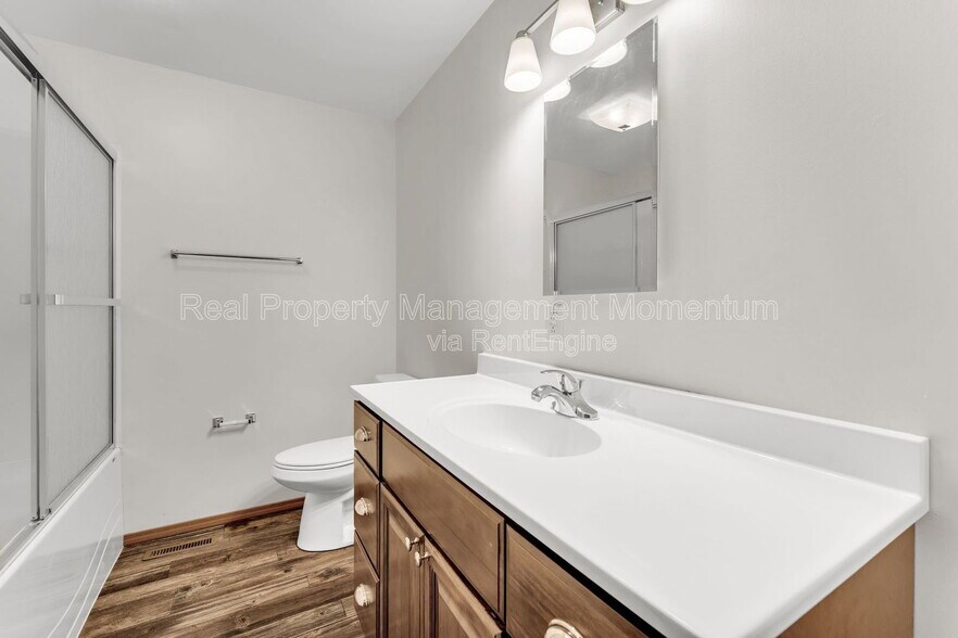 Building Photo - 716 E Locust St