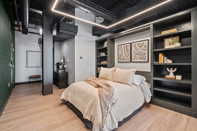 Building Photo - Stunning Fully Furnished Condo in Downtown...