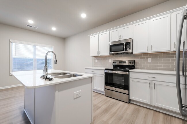 Building Photo - 3418 Sugarberry Dr
