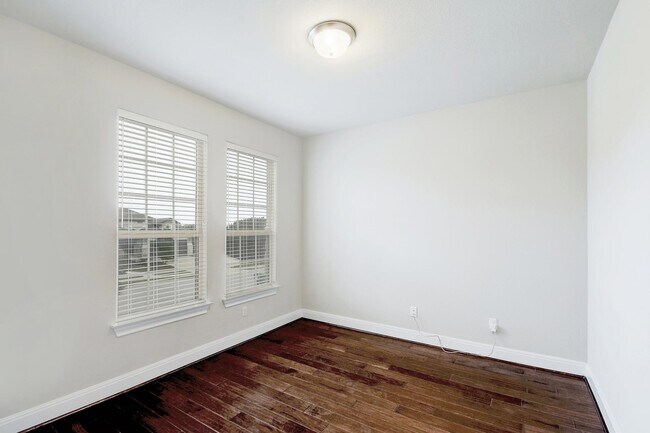 Study Room - 5644 Siragusa Dr