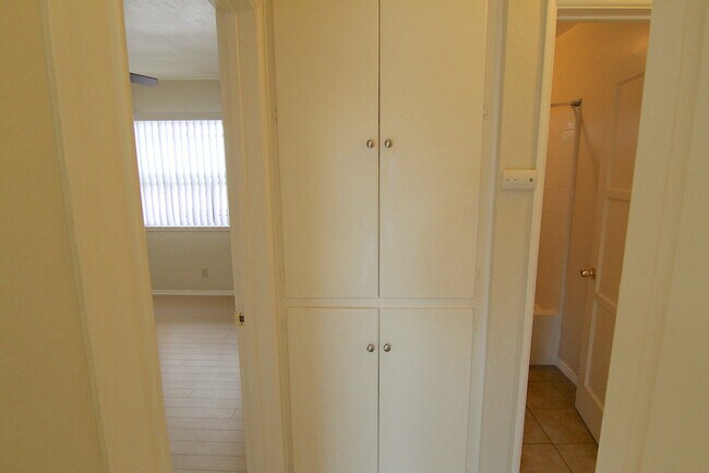 Building Photo - 1316 Centinela Ave