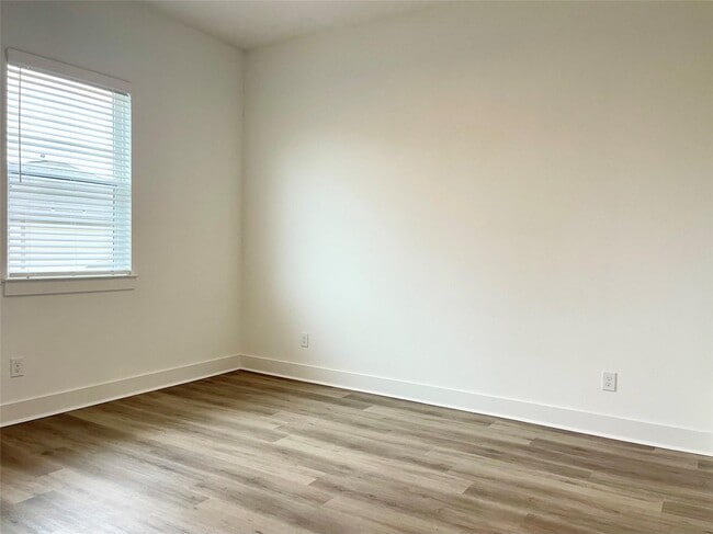 Building Photo - 22214 Dutch Oven Dr