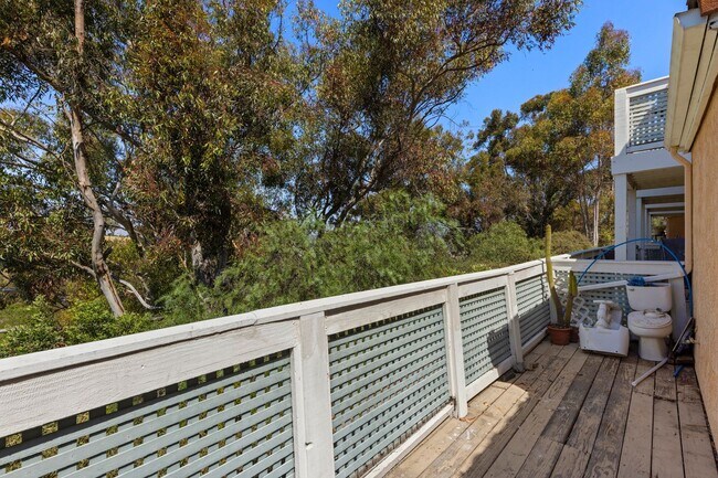 Building Photo - BRAND NEWLY RENOVATED 3BD/2BA Condo in the...