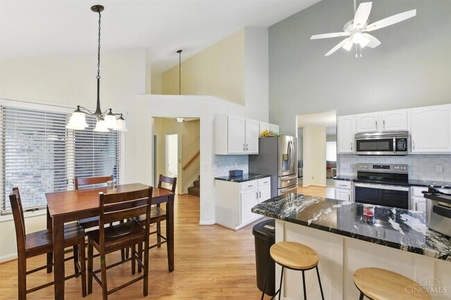 Building Photo - 5 Waterview Ct