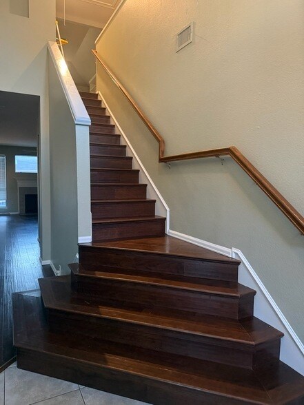 Building Photo - 2828 Cedar Ridge Ln