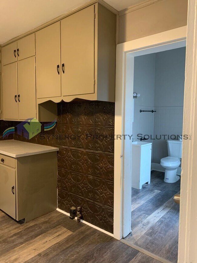 Building Photo - Galion Home