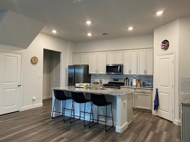 Building Photo - 7421 Sunset Blvd